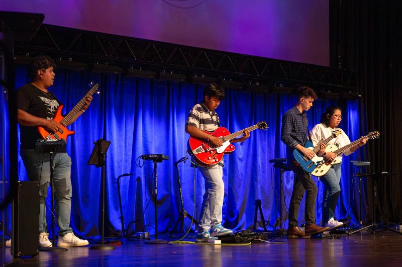 Grupo de Alabanza y Adoración Iglesia Nuevo Horizonte Woodstock members