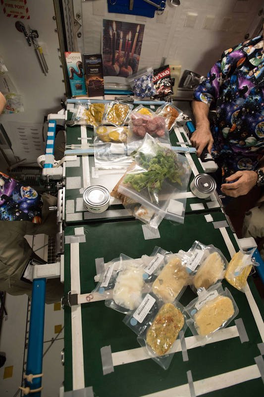 Expedition 53 crew’s Thanksgiving table on the ISS 