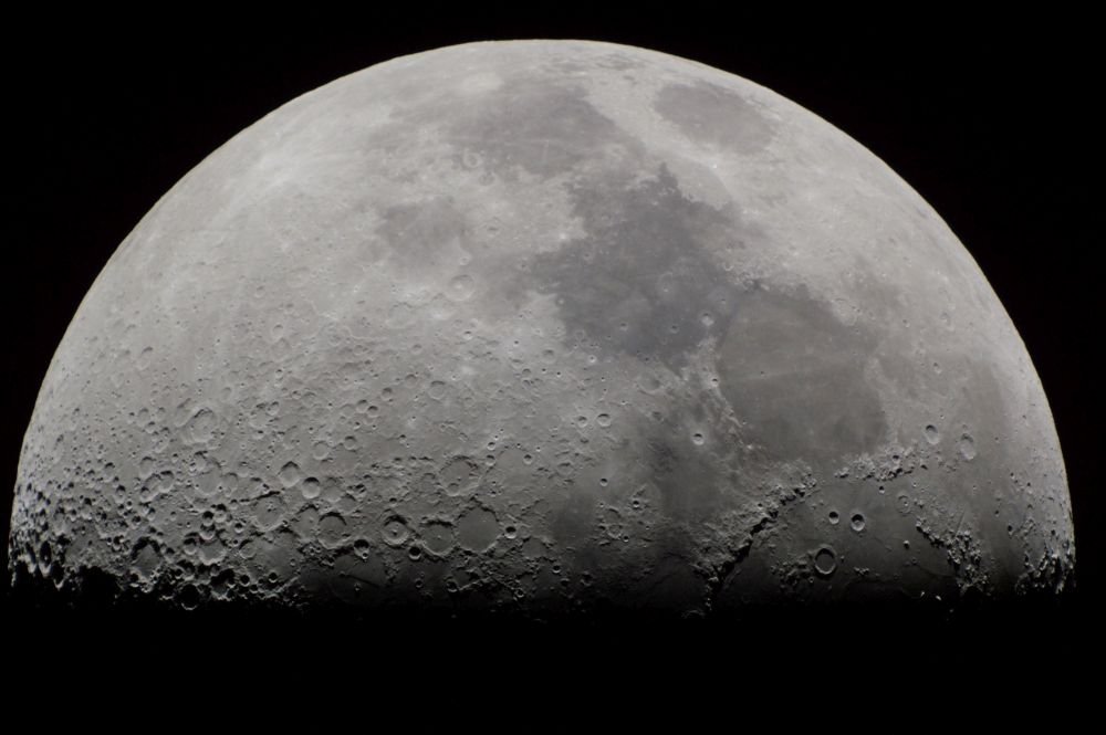 First quarter of moon on March 21, 2021