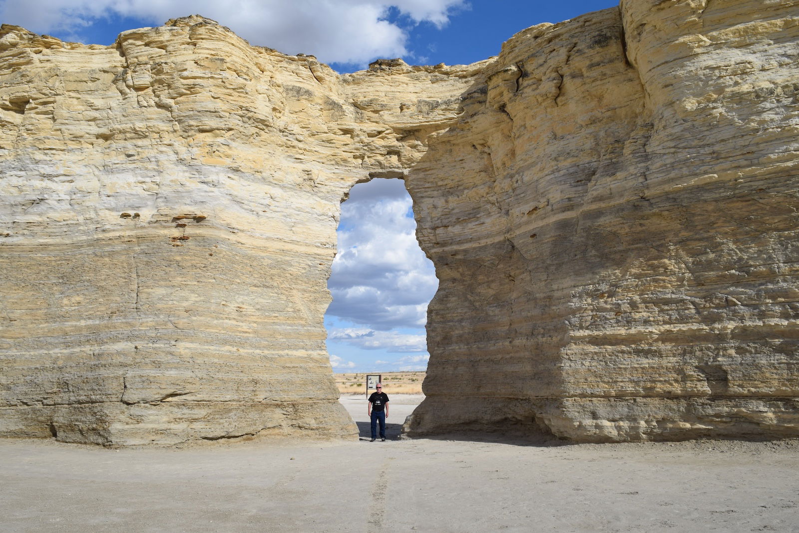 Monument Rocks Arch