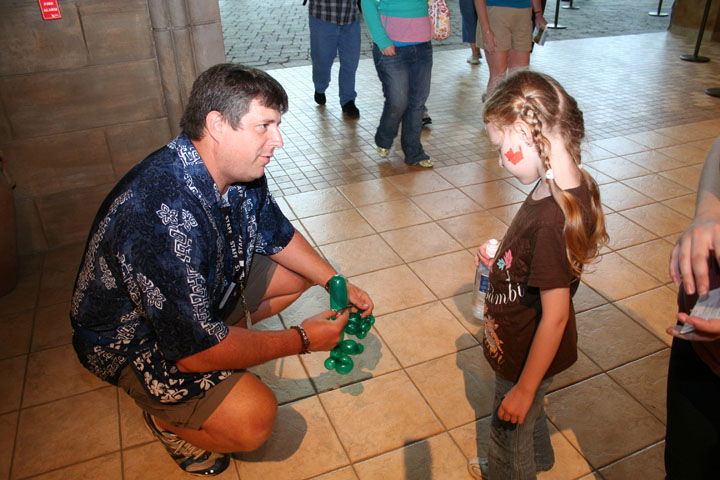 balloon-twisting-5-26-08-007.jpg