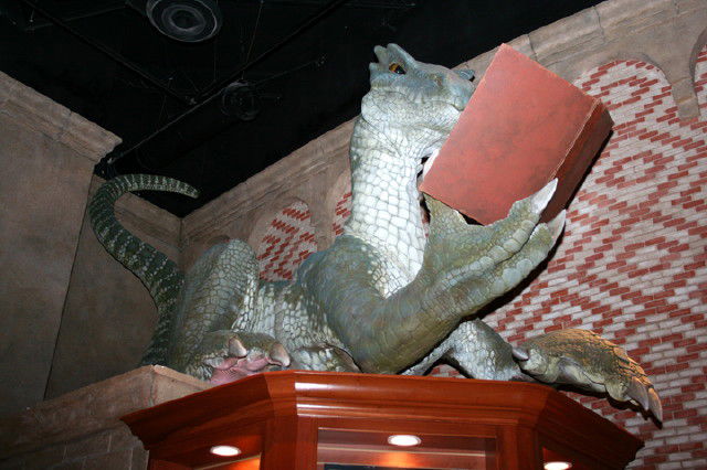 bookstore-dragon-9-10-08-017.jpg