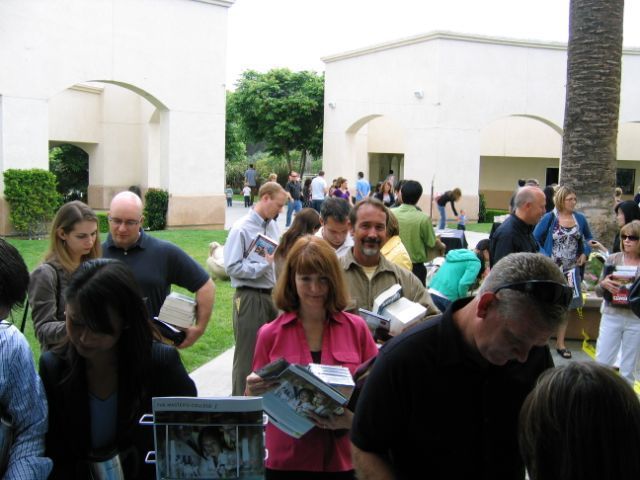 Crowds buying resources