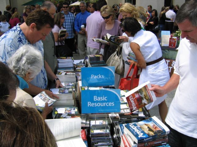 Crowds buying resources