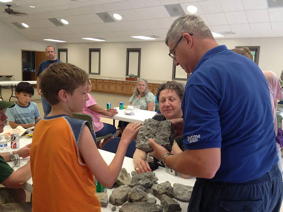 Dr. Andrew Snelling Teaching at the Fossil Hunt