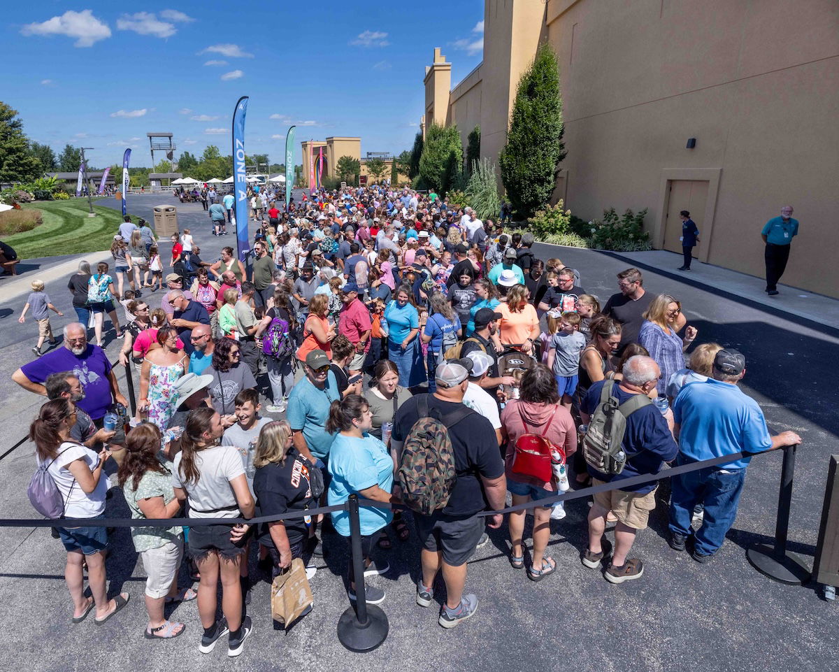 Ark Encounter crowd