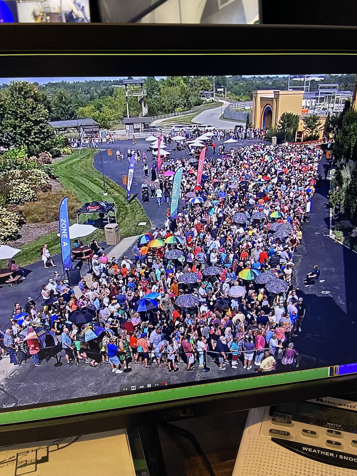 Large crowd waiting for Crowder concert