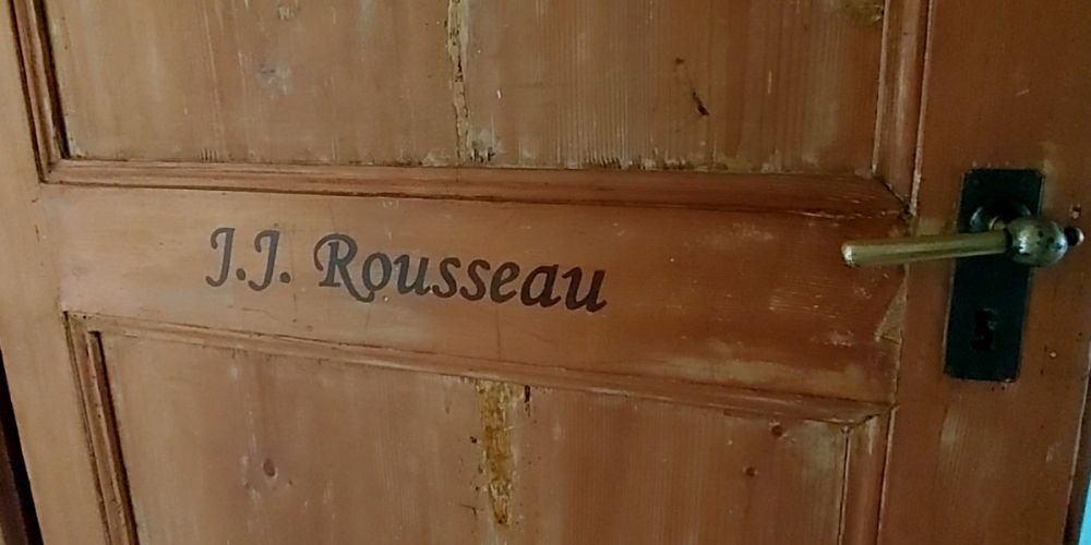 Rousseau's name on door