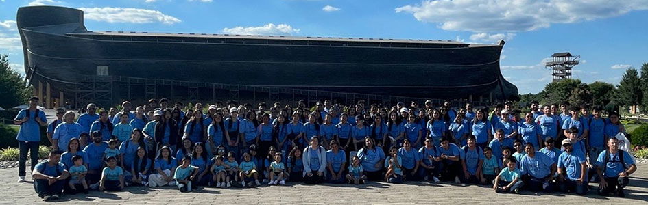 group photo in front of Ark Encounter